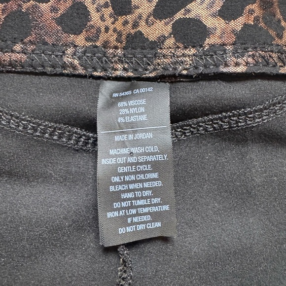 Wild Elegance Leopard Print Leggings - Picture 7 of 7